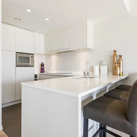 아파트 Beautiful By The Sea